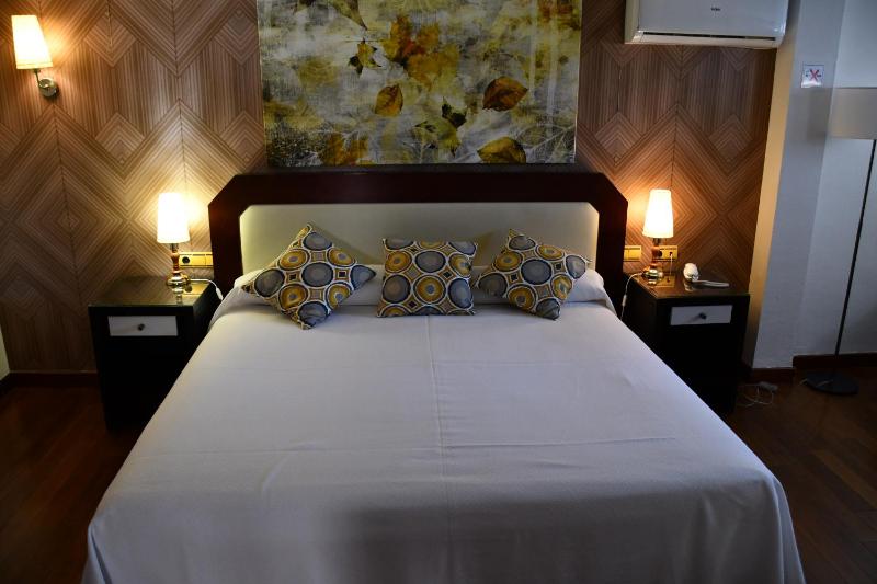 Quadruple Room image 3