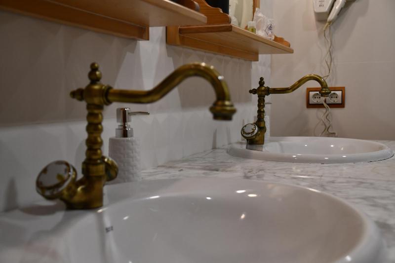 Suite Deluxe with King Bed and big jacuzzi image 2