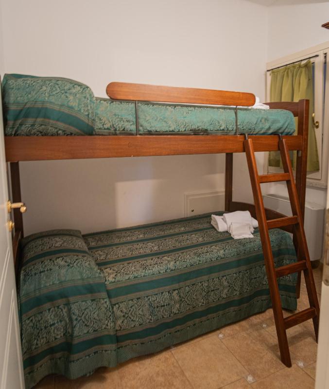 Standard Quadruple Room image 3