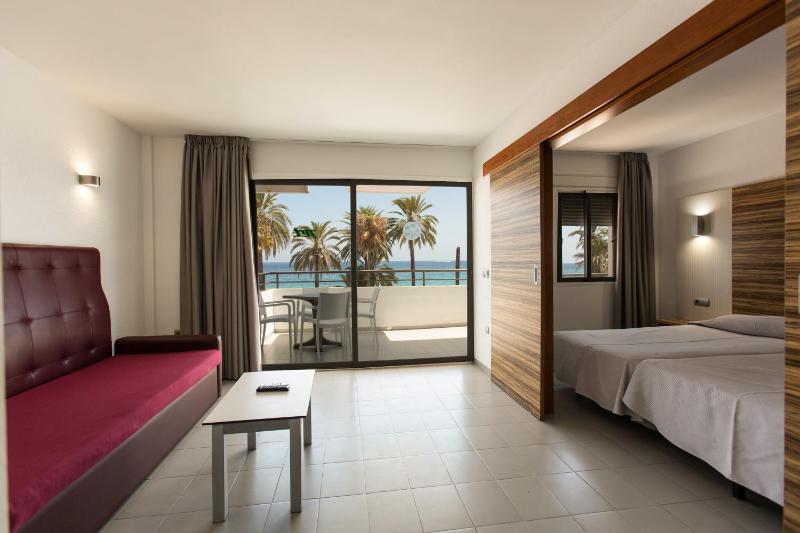 Two-Bedroom Suite with Sea View image 1