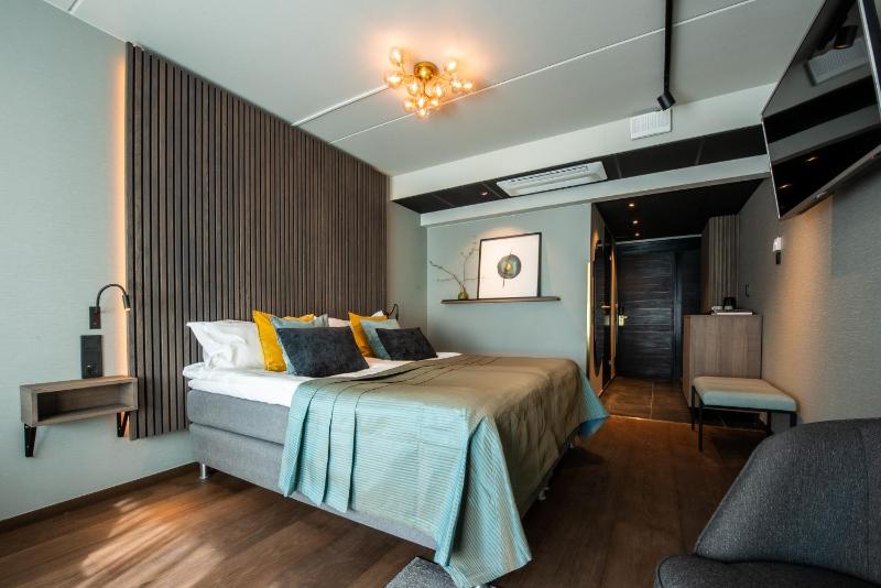 Twin Room image 3