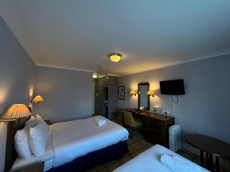 Twin Room image 1