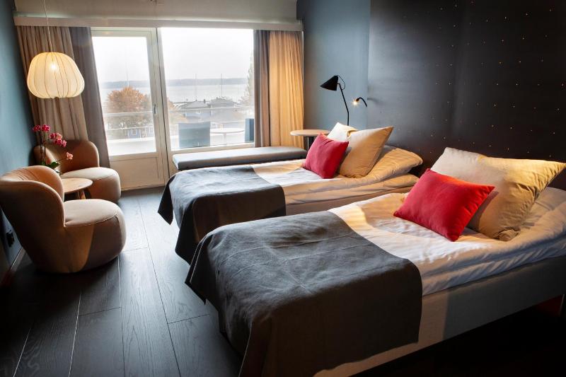 Twin Room with Sea View image 2