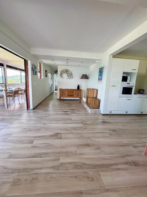 Maison Charmante avec Vue Mer à Les Trois-Îlets - image 1