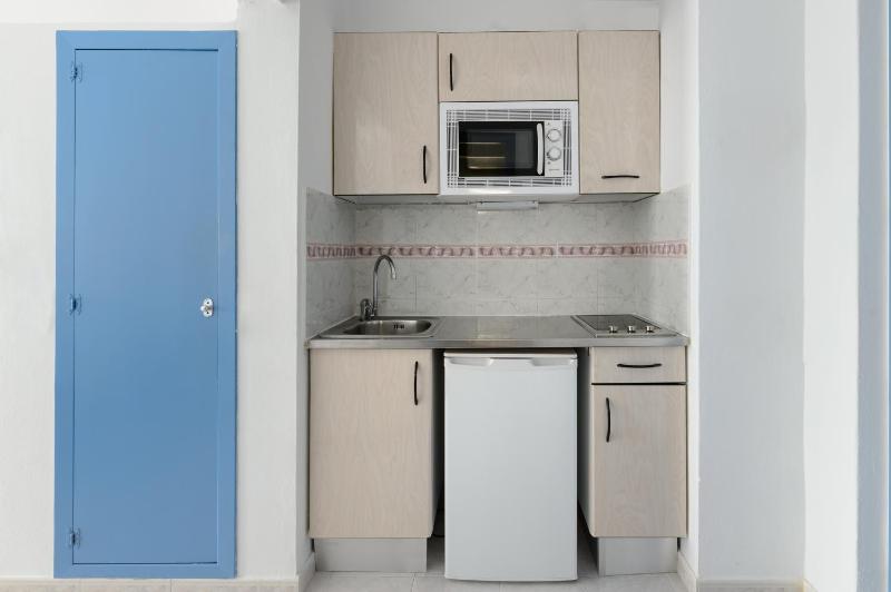 Studio with Balcony image 3