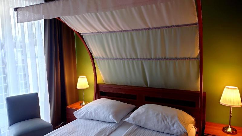 Double or Twin Room image 3