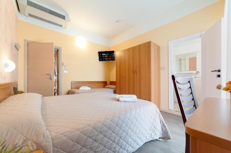 Triple Room image 3