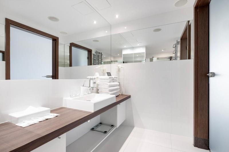 Two-Bedroom Apartment with Sea View image 1