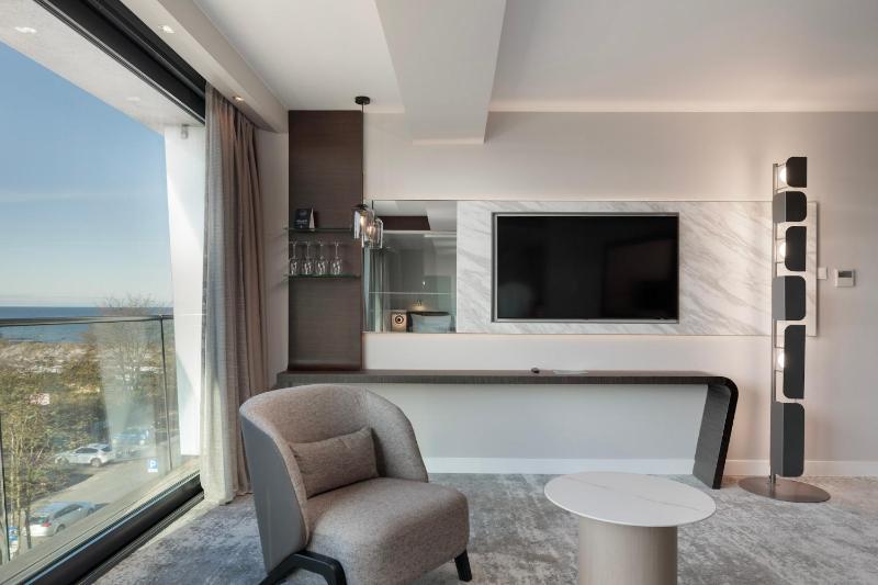 Superior Quadruple Room image 3