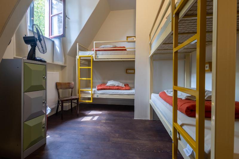 Bed in 8-Bed Mixed Dormitory Room image 1