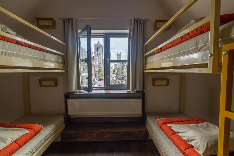 Bed in 6-Bed Mixed Dormitory Room image 1