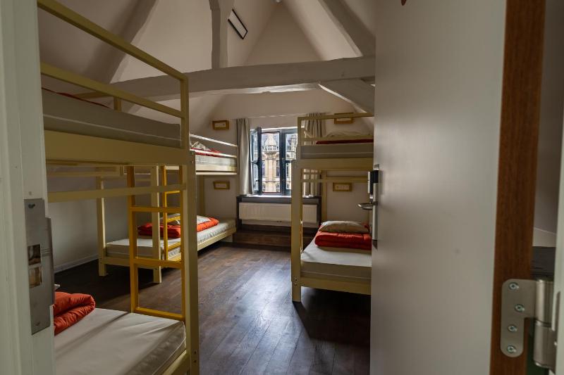 Bed in 6-Bed Mixed Dormitory Room image 3