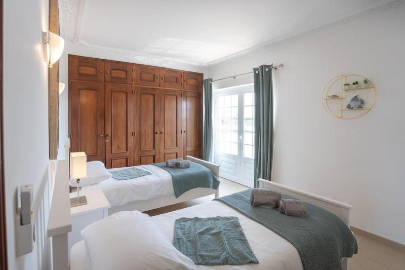 10 marinha - 2 Bed Apt at Praia da marinha - image 9