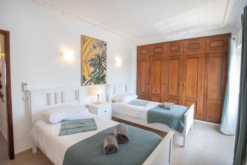 10 marinha - 2 Bed Apt at Praia da marinha - image 23