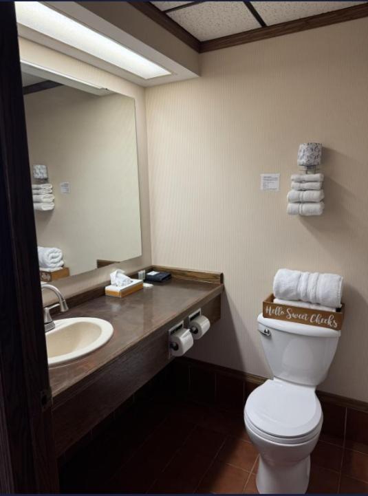 Standard King Room image 2