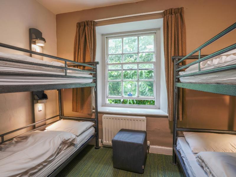 Quadruple Room with Shared Bathroom image 1