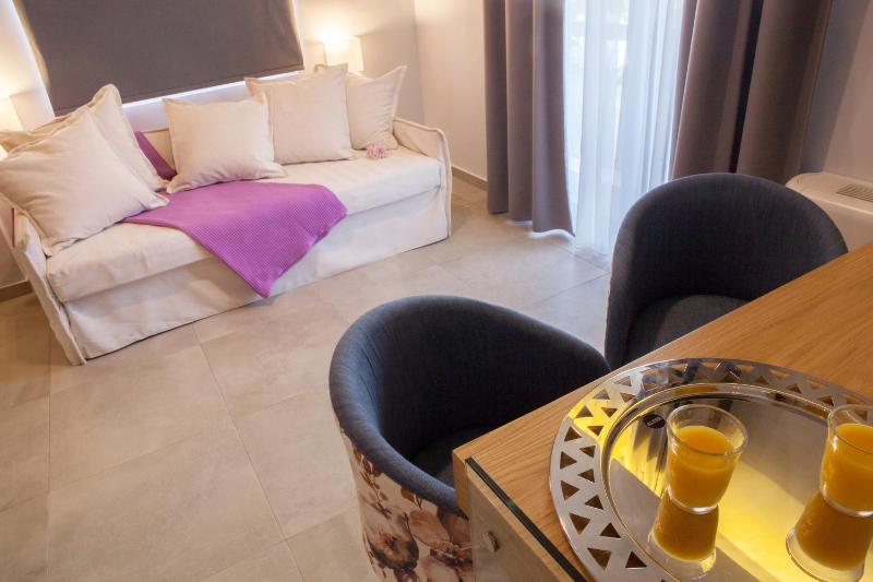 One-Bedroom Apartment image 2