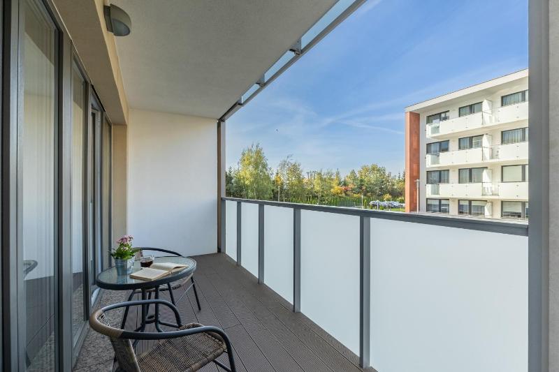 Deluxe Apartament Baltic Wave Basen Siłownia Parking by Noclegi Renters - image 27