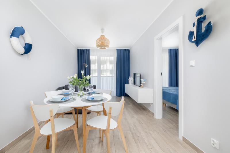 Deluxe Apartament Baltic Wave Basen Siłownia Parking by Noclegi Renters - image 16