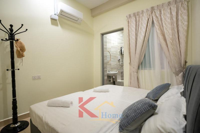 K Home - Cozy 3-Storey Landed 5R4B-16 Pax- 5mins City Centre & IMAGOMALL - image 4