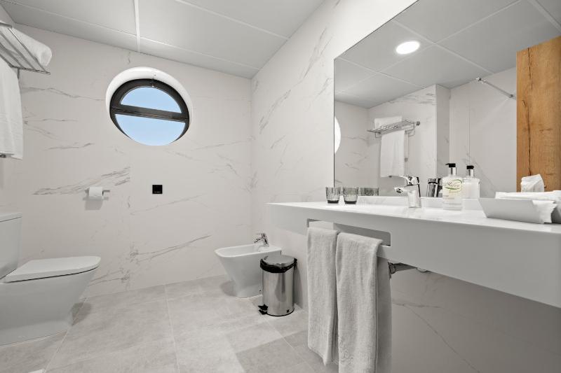 Family Room image 2