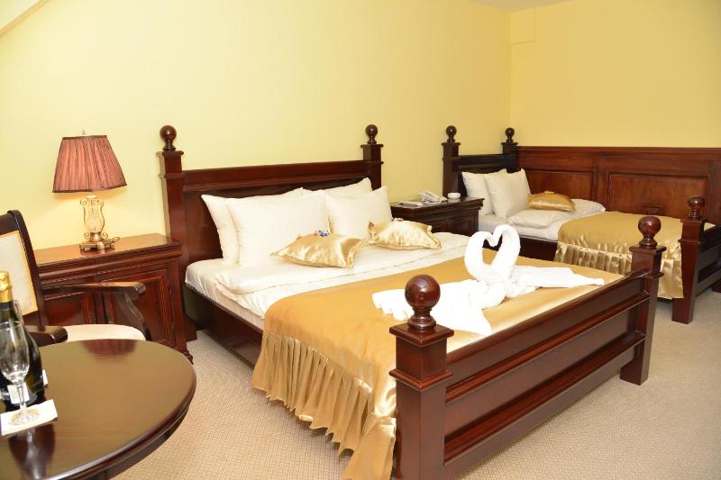 Family Room image 4