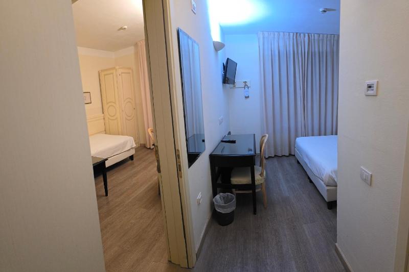 Standard Triple Room image 1