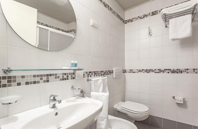 Standard Double or Twin Room image 3