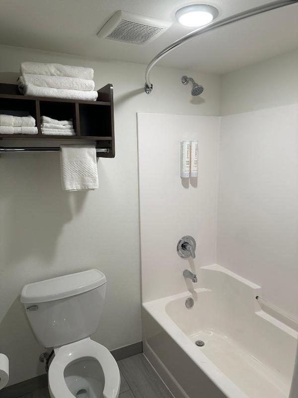 King Room - Non Smoking image 2