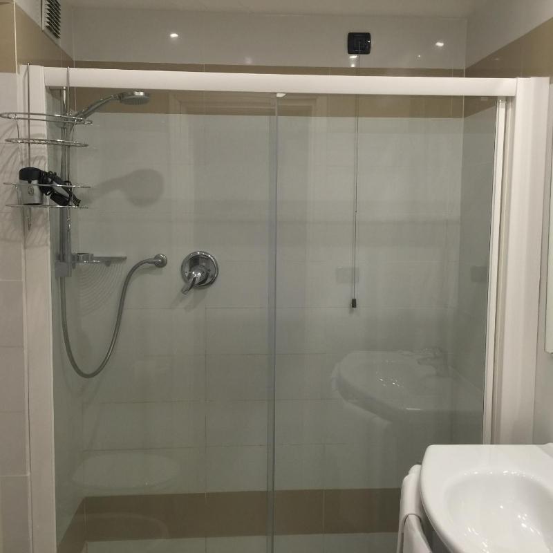 Double Room image 3