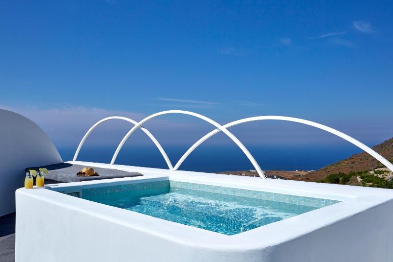 Aperanto Suite with Sea View & outdoor Jacuzzi image 1