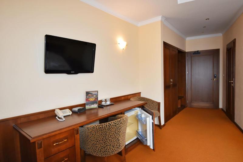 Family Room image 2