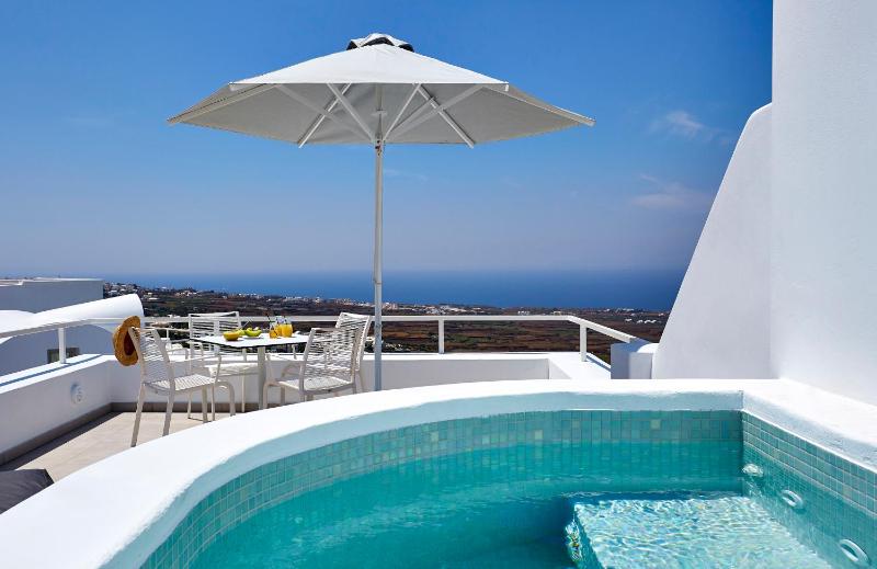 Executive 2BD Suite with Sea View & outdoor Jacuzzi image 4