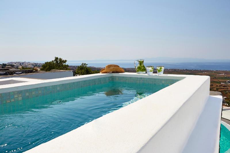 Maisonette with outdoor Jacuzzi image 3