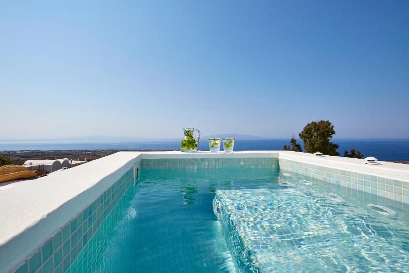 Maisonette with outdoor Jacuzzi image 2