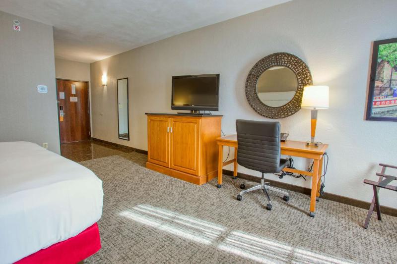 Deluxe King Room with Terrace image 4