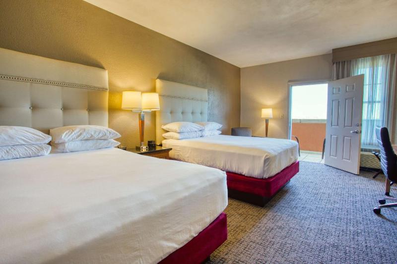 Deluxe Queen Room with Two Queen Beds and Terrace image 3