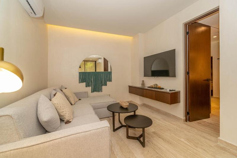 Lux 2BR with Rooftop Pool Spa Gym Kids Playroom #229 - image 17