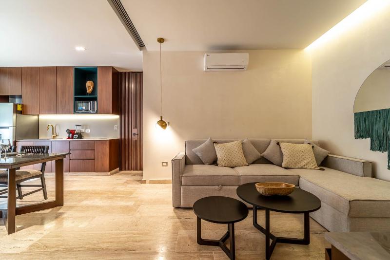 Lux 2BR with Rooftop Pool Spa Gym Kids Playroom #229 - image 2