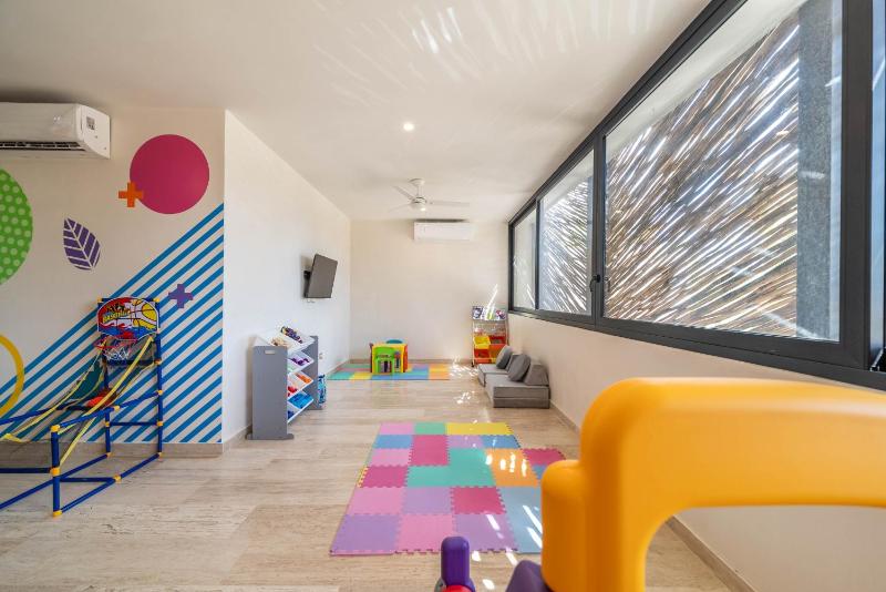 Lux 2BR with Rooftop Pool Spa Gym Kids Playroom #229 - image 25