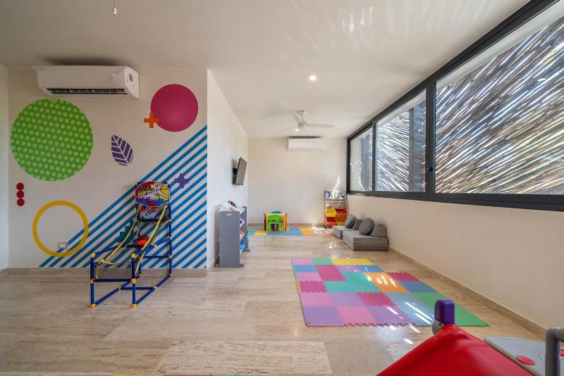 Lux 2BR with Rooftop Pool Spa Gym Kids Playroom #229 - image 20