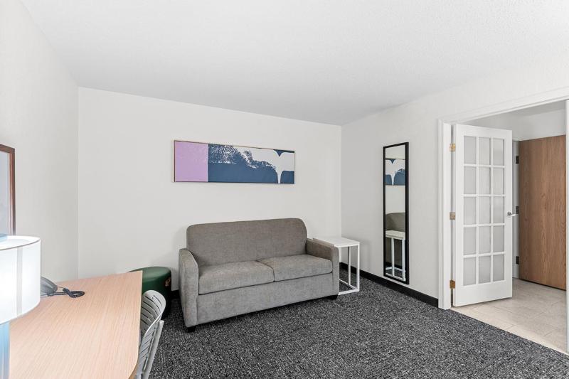 One-Bedroom King Suite image 2