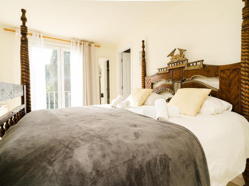 Villa in Marbella with Private Pool and Beach - image 14