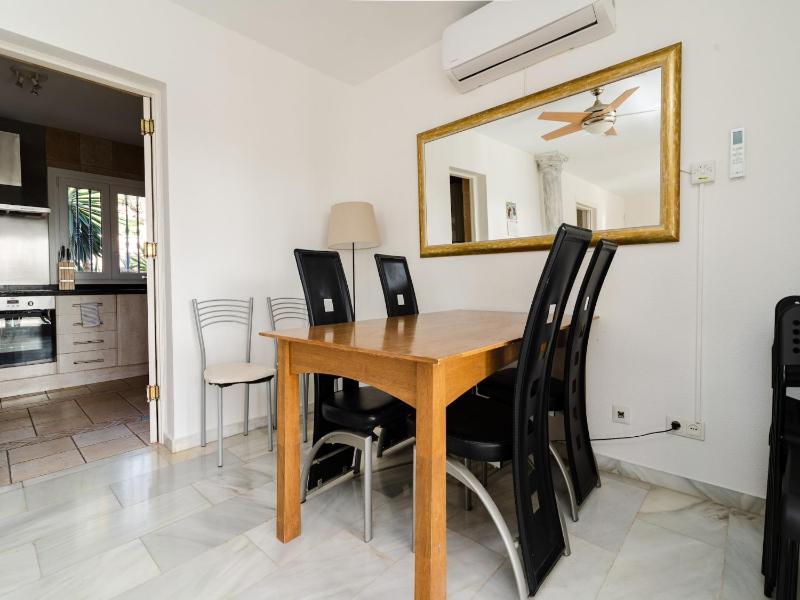 Villa in Marbella with Private Pool and Beach - image 13