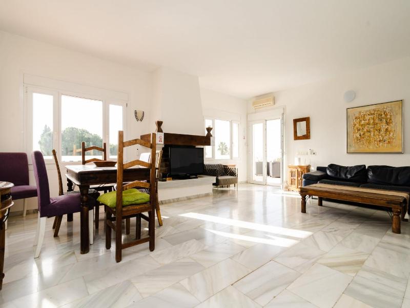 Villa in Marbella with Private Pool and Beach - image 18