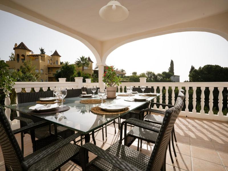 Villa in Marbella with Private Pool and Beach - image 23