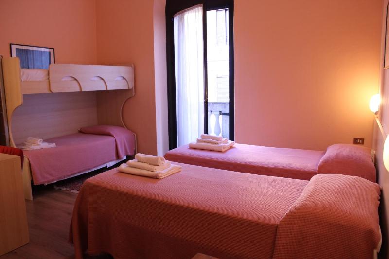 Triple Room image 2