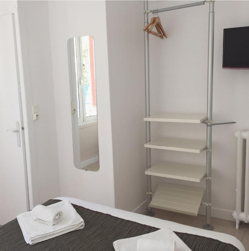 Double Room with Shared Toilet image 2