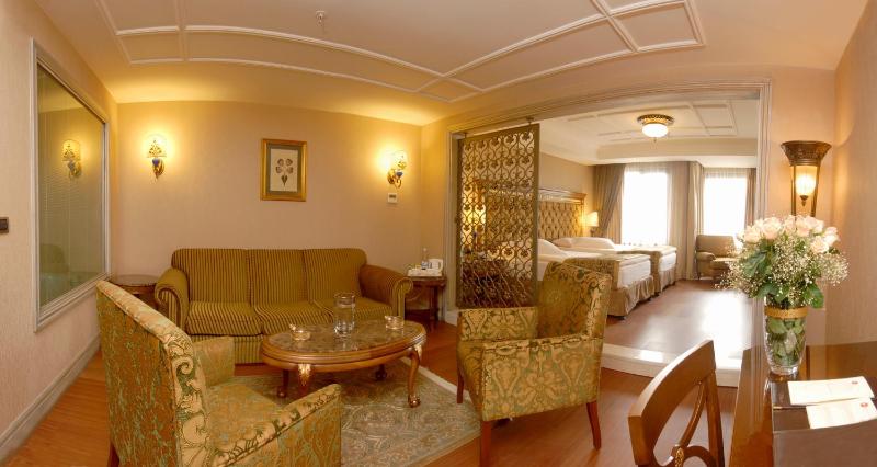 Junior Suite with Spa Bath image 1