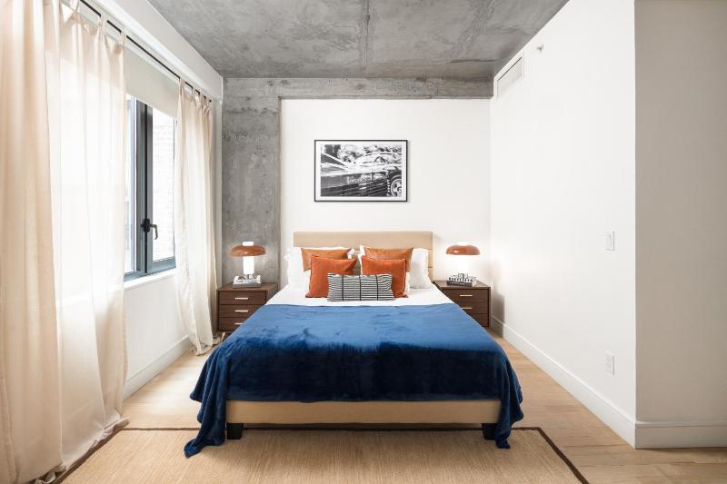 Luxury Full Floor Chelsea with WasherDryer 2bd - image 7